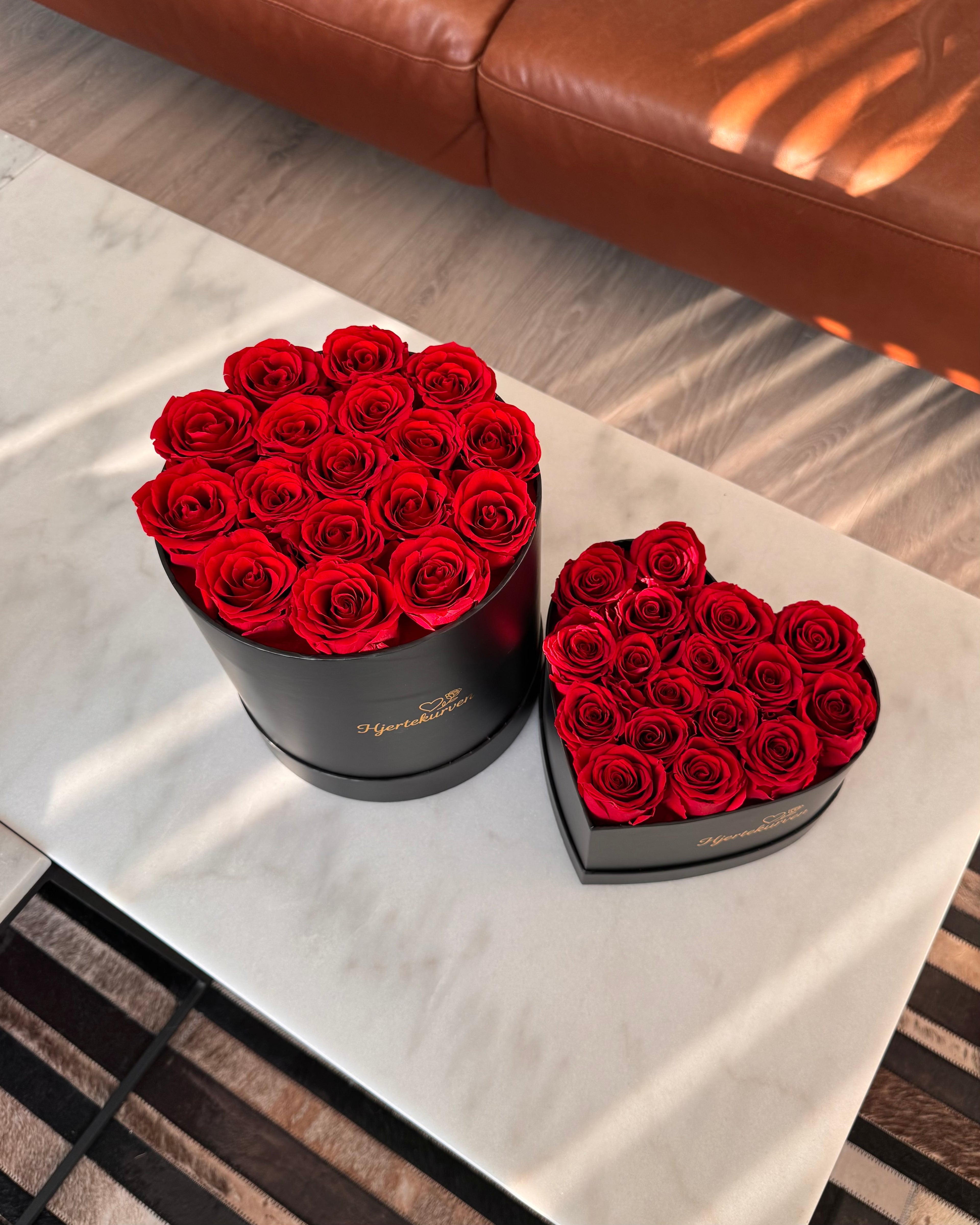 Hjerteboks med 17 røde roser
