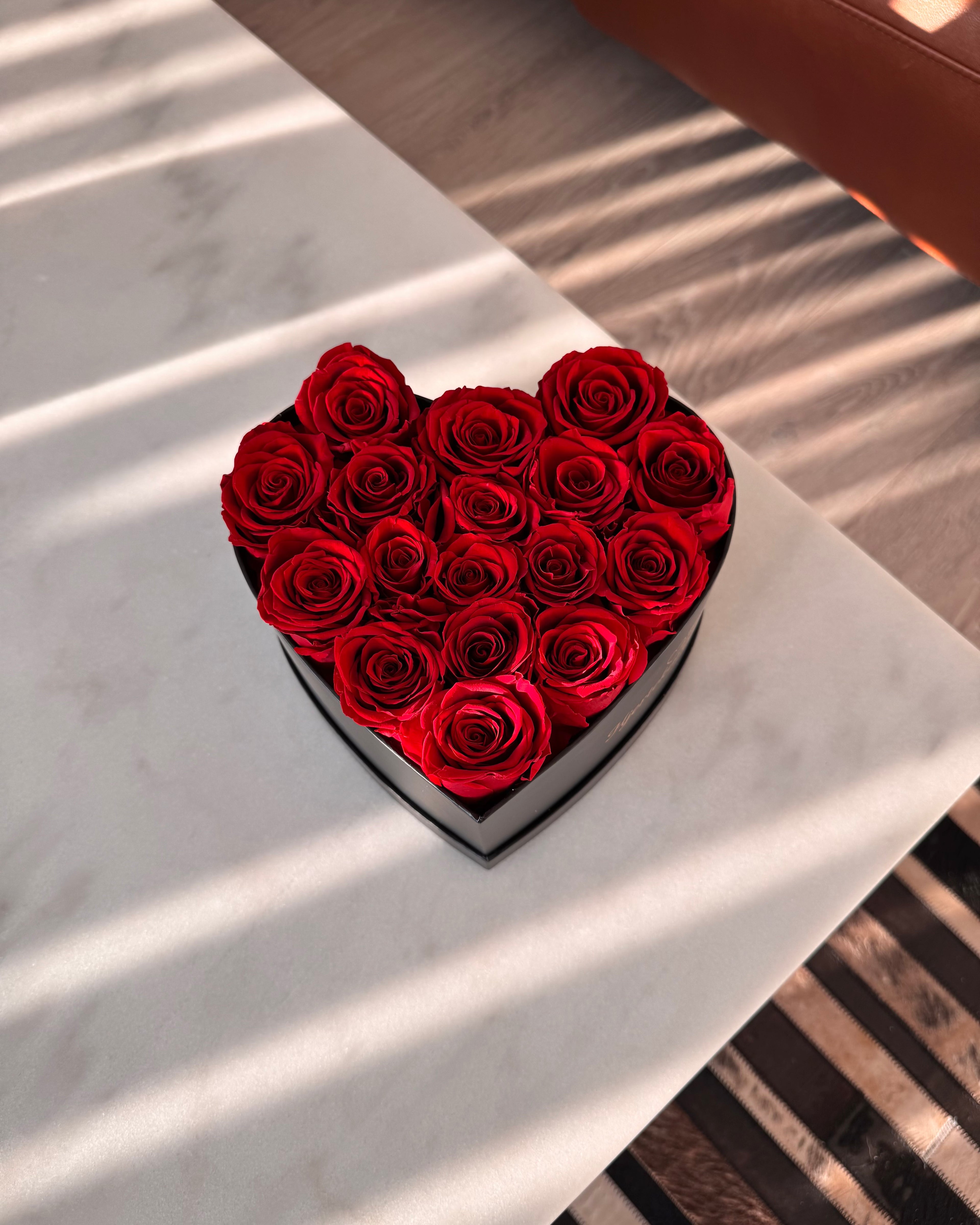 Hjerteboks med 17 røde roser
